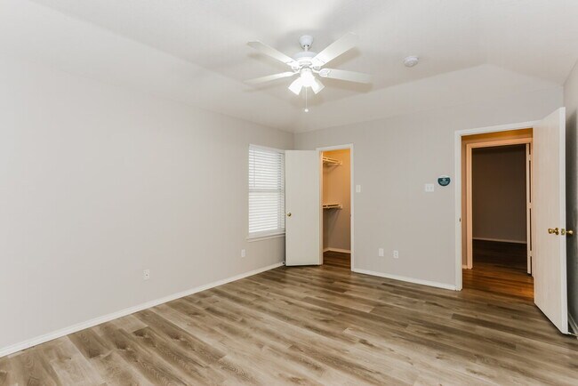 Building Photo - 526 Berryhill Dr