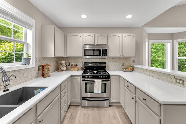 Building Photo - 6690 Green Valley Ct SE