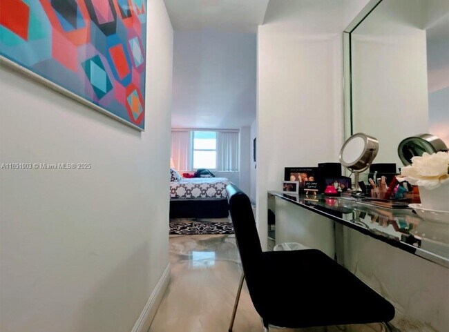 Building Photo - 2030 S Ocean Dr