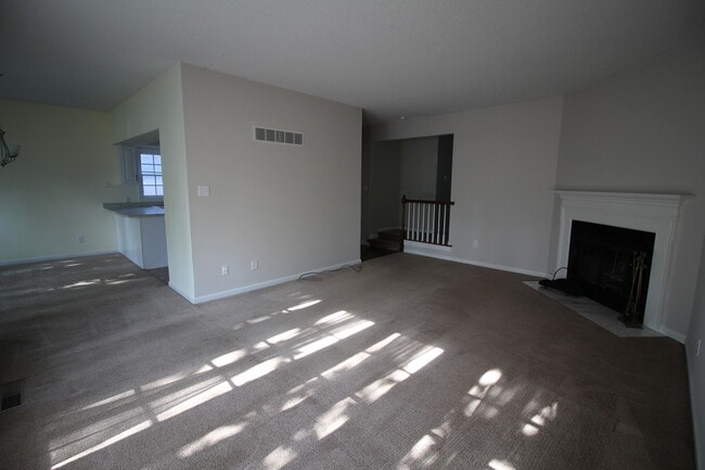 Building Photo - 173 Carriage Ct