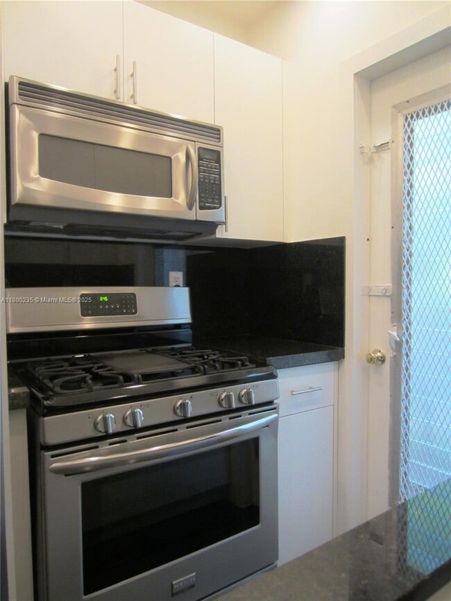 Building Photo - 8132 Harding Ave