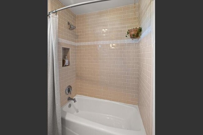 Building Photo - 829 Marilla Ave