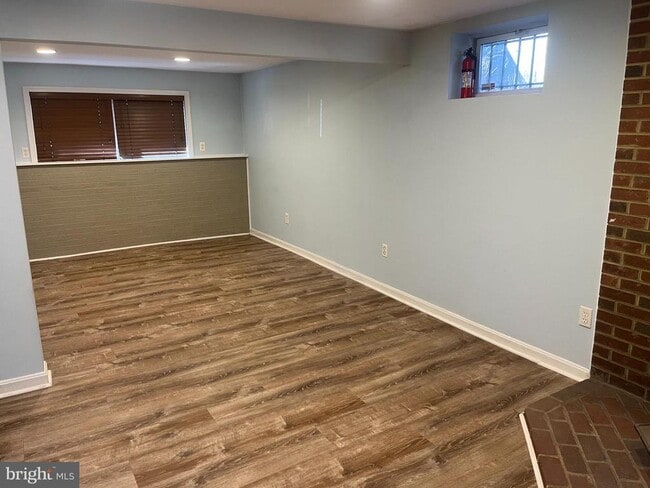 Building Photo - 1217 Hilltop Dr