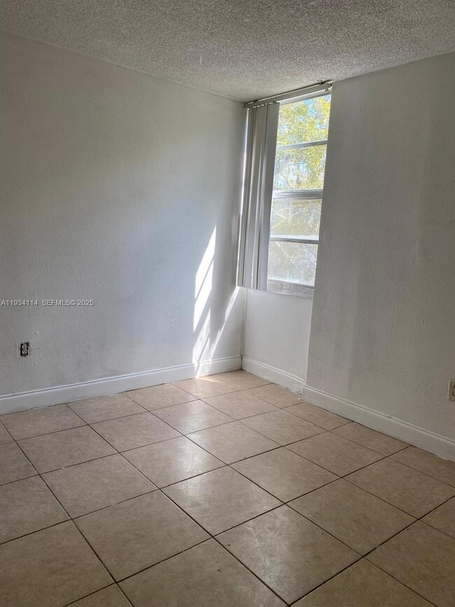 Building Photo - 5959 SW 69th St