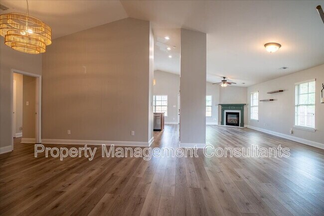 Building Photo - 108 Oak Shade Dr