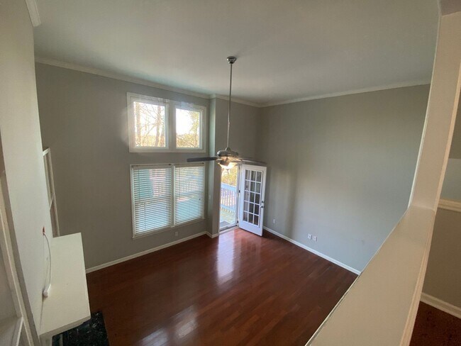 Building Photo - Great Location with a River View!