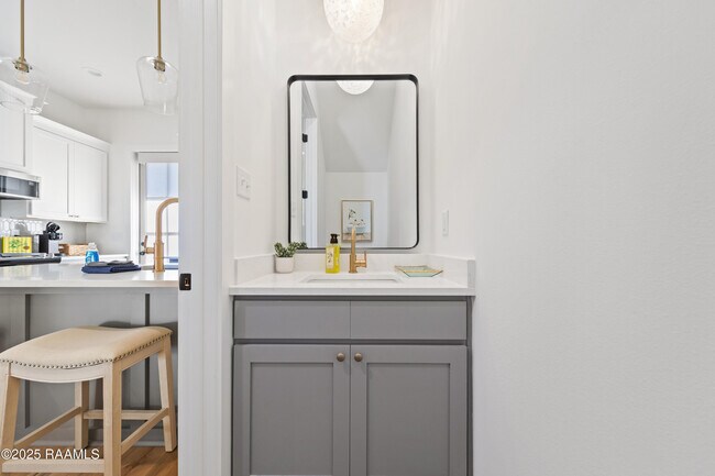 Building Photo - 204 Steiner Oaks