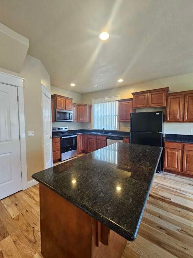 Building Photo - Meridian 5 Bedroom Home - Move in Special!...