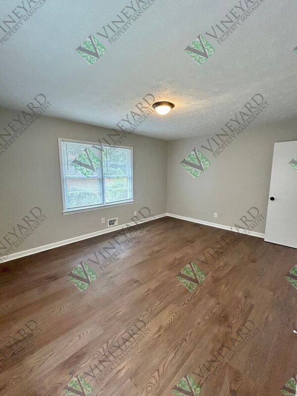 Building Photo - 993 Walnut Cir SW