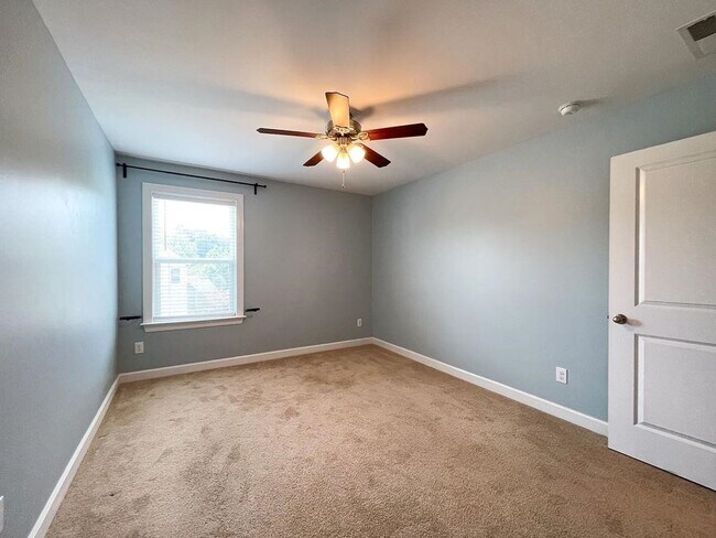 Building Photo - 2520 Snowdrop Ct