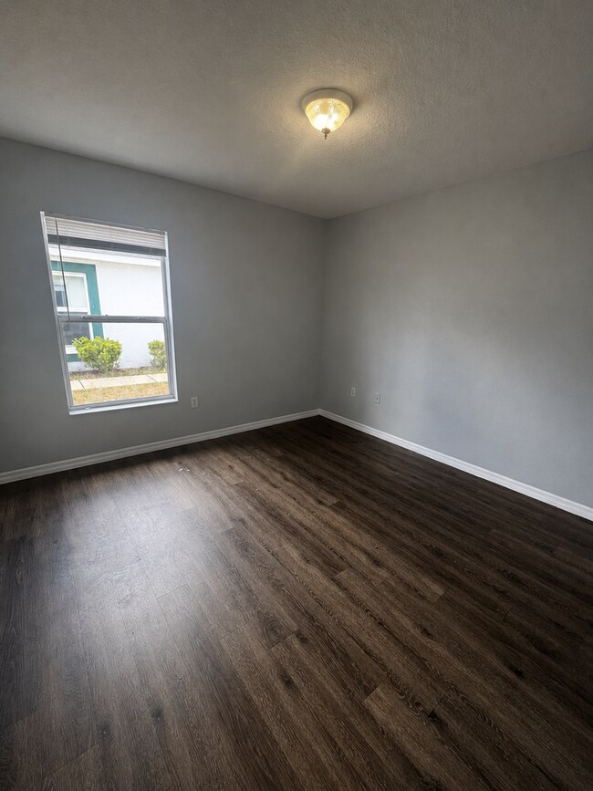 Building Photo - 38621 Rose Ln