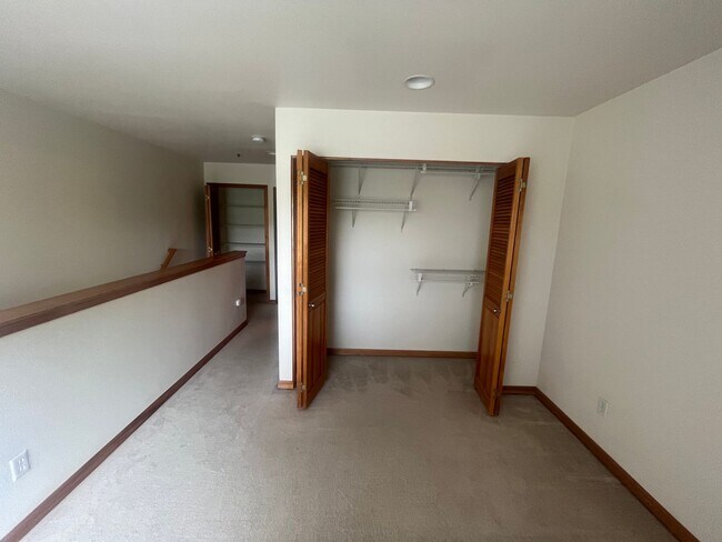 Building Photo - Stunning 3rd-Floor Condo at McCormick Pier...