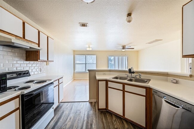 Building Photo - 9607 Nightjar Dr