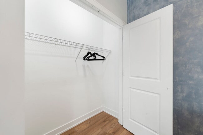 Building Photo - 1900 W 17th St