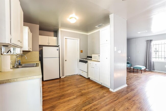 Building Photo - 7730 Darnay Dr
