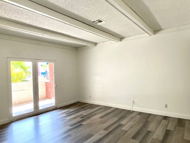 Building Photo - Available For Viewing On October 1, 2025. ...