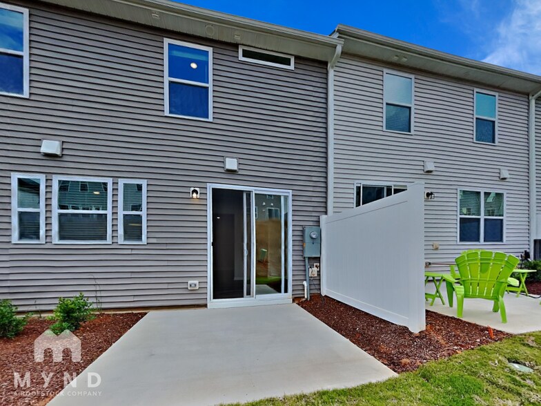 Building Photo - 136 Royal Star Wy