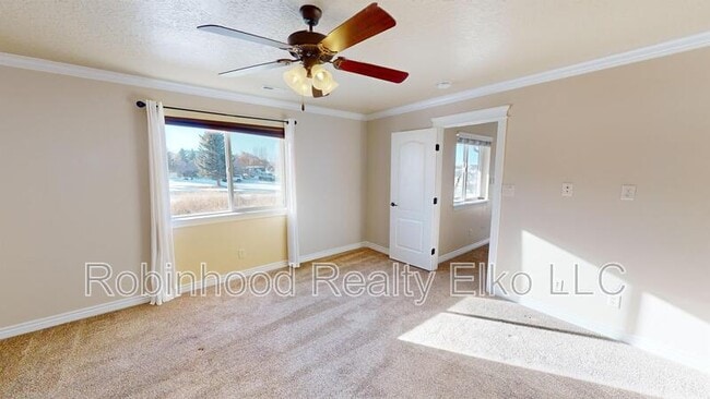 Building Photo - 963 Alpine Dr
