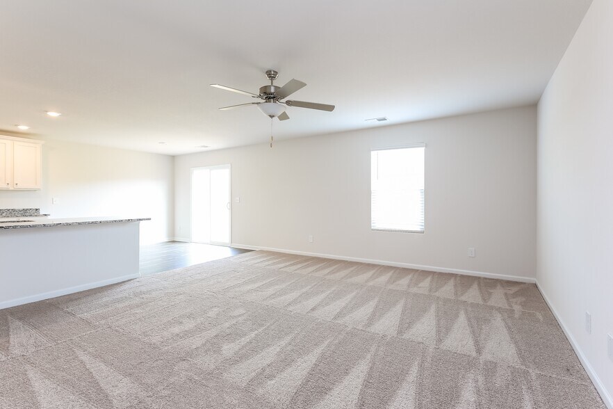 Building Photo - 2207 Southlea Dr