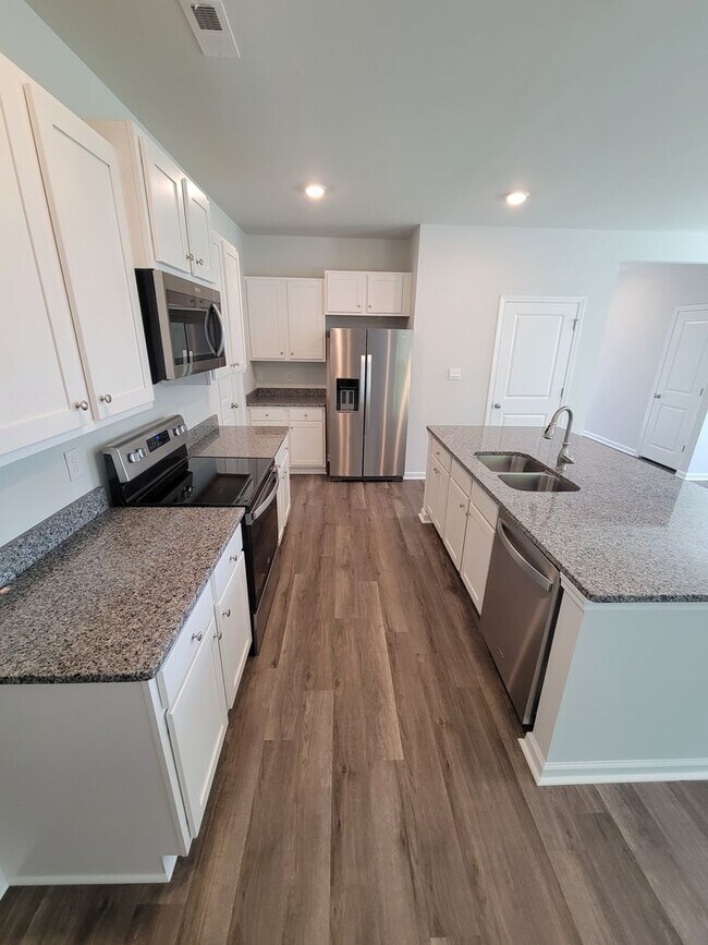 Building Photo - Gorgeous Newer Construction In Sneads Ferry!!