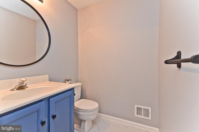 Building Photo - 9505 Baroness Ct