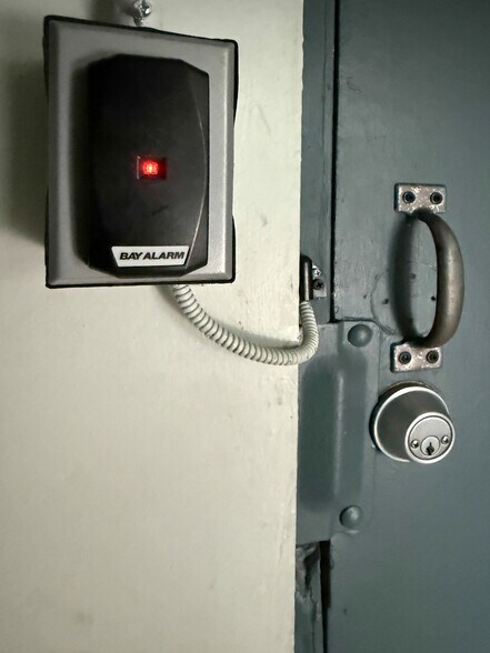 Building Photo - 250 Linden Ave