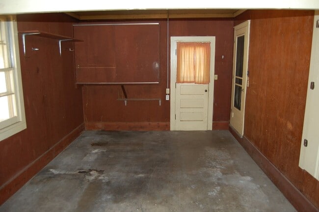 Building Photo - Solid stone ranch in south-central Lincoln!