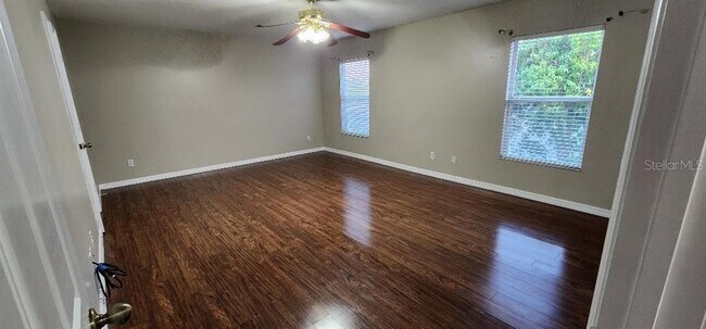 Building Photo - 527 Windrose Dr