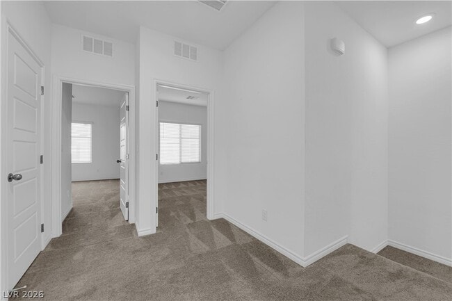 Building Photo - 600 N Carriage Hill Dr