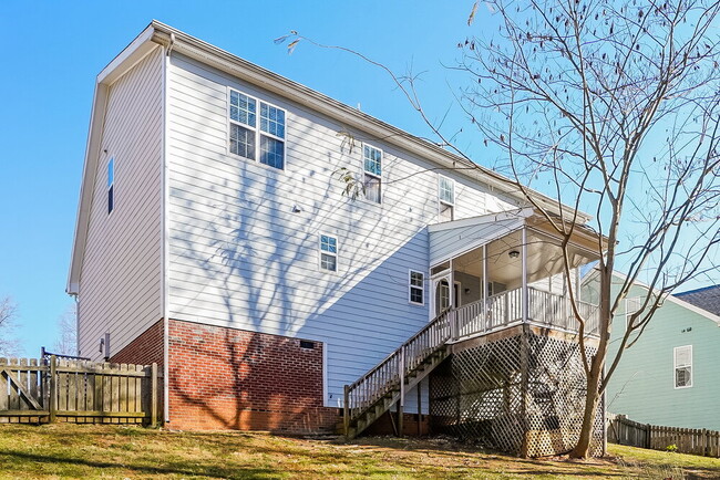 Building Photo - 308 Nelson Ln