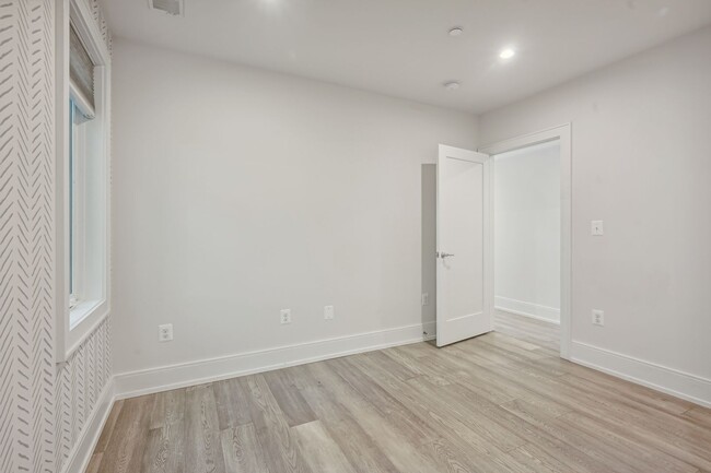 Building Photo - $500 in rent credits for a lease start by ...