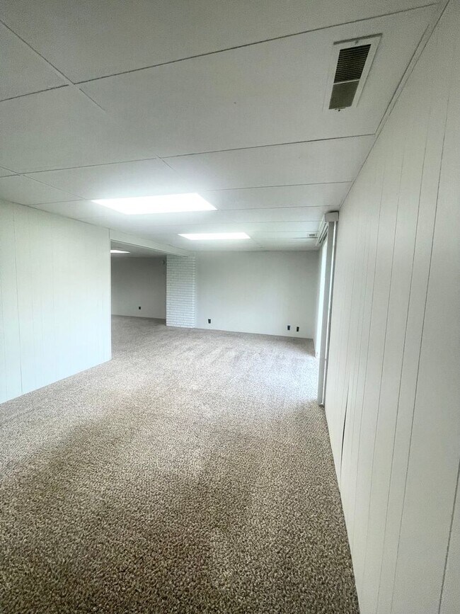 Building Photo - 9232 Ames Ave