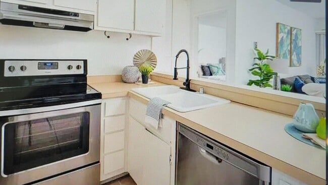 Building Photo - 4060 Huerfano Ct