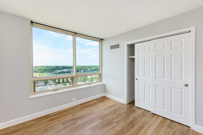 Building Photo - 3320 Spinnaker Ln