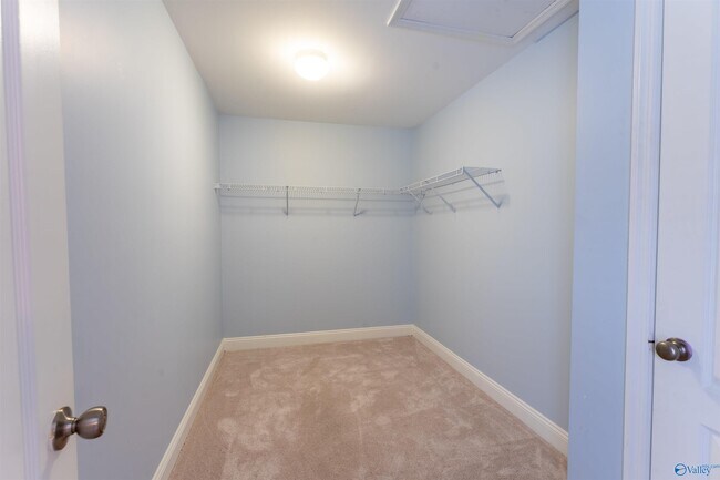 Building Photo - 2524 Oak Pl Dr SE