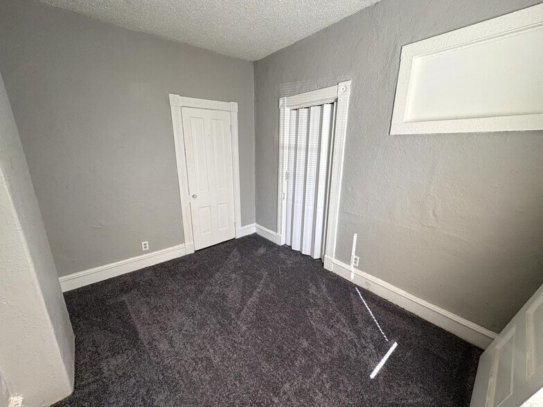 Building Photo - 2708 7th Ave