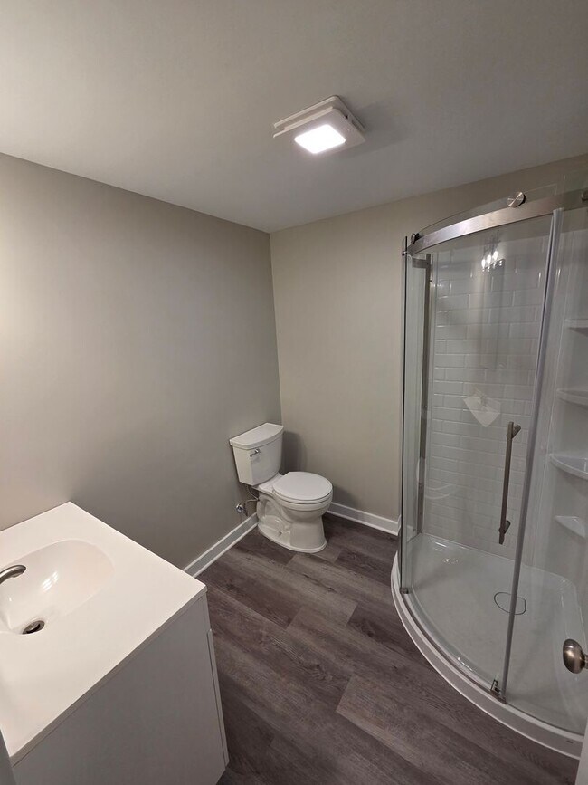 Building Photo - 4/2/1 Newly remodeled with fenced in backyard!!!