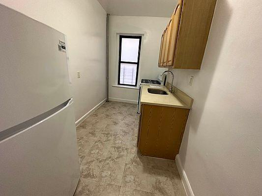 Building Photo - 3 bedroom in BRONX NY 10456