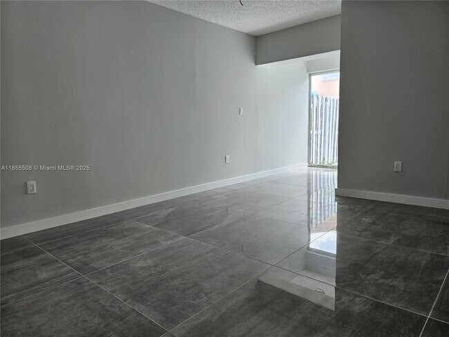 Building Photo - 16165 SW 139th Ave