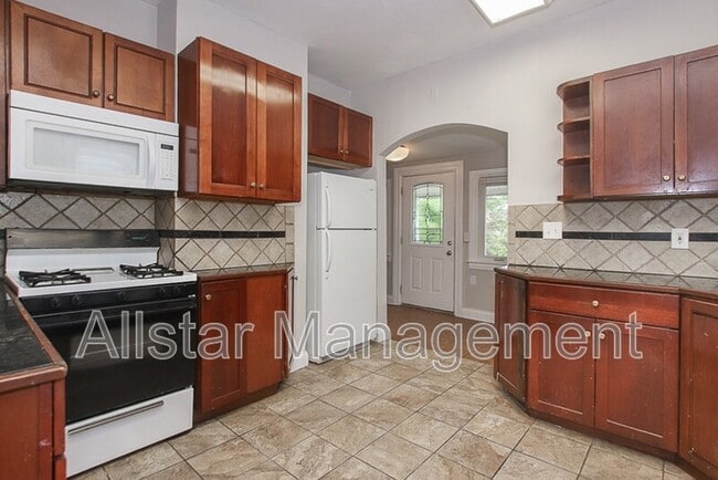 Building Photo - 3195 Whitethorn Rd