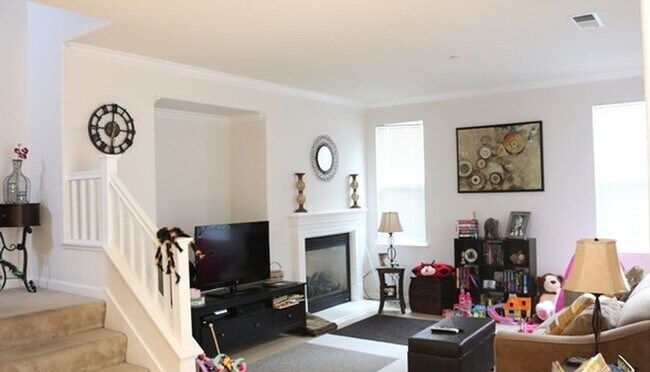 Building Photo - 7861 Dickens Way