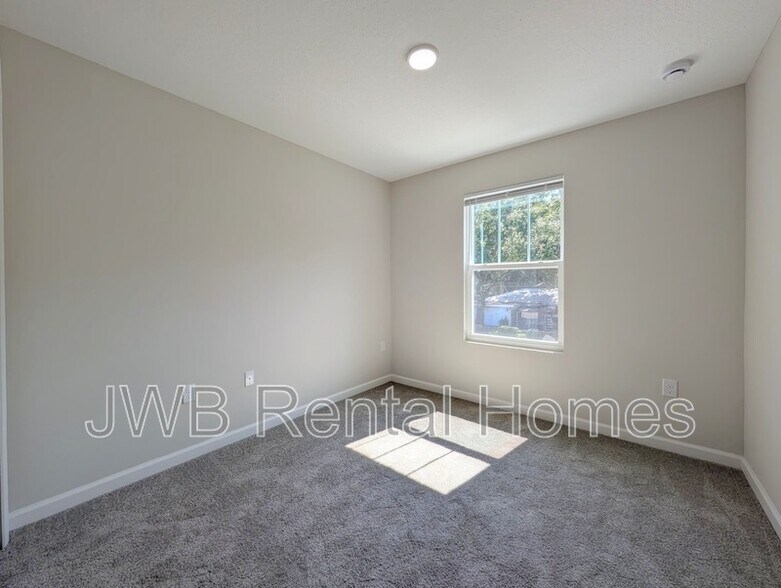 Building Photo - 1122 Comanche St