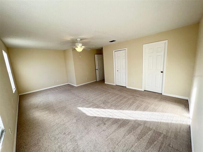 Building Photo - 12735 Somerset Oaks St