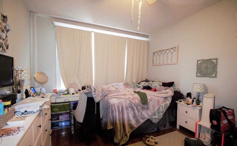 Building Photo - 11 Babcock St