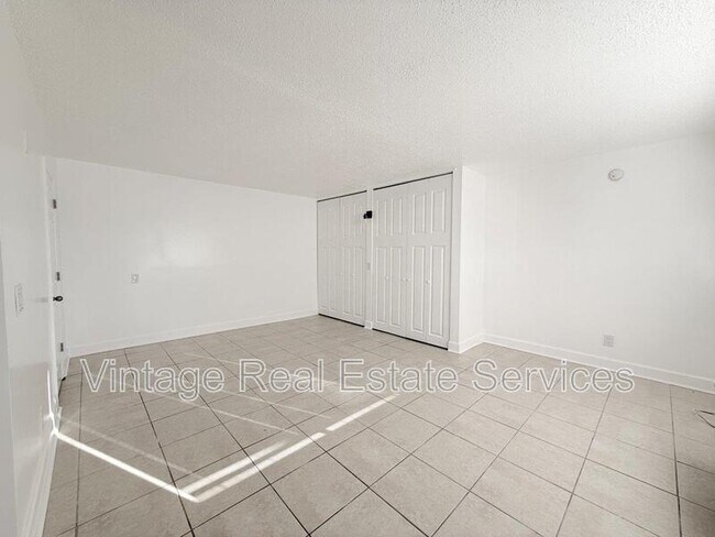 Building Photo - 3301 58th Ave S