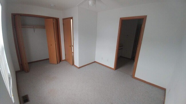 Building Photo - 951 Fotis Dr