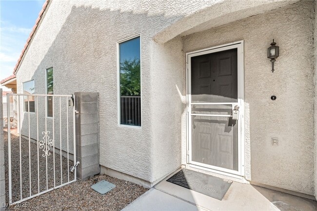 Building Photo - 857 Lantham Pl