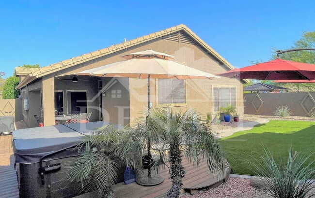 Building Photo - 1506 N Sierra Heights