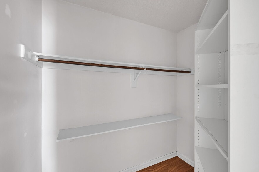 Building Photo - 3136 Sacramento Dr