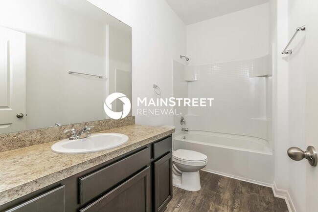 Building Photo - 3 Bedroom Pet-Friendly Home in Haines City, FL with Main Street Renewal